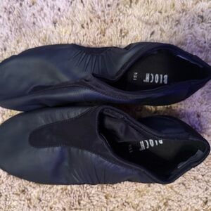 Bloch Black Jazz Shoes / Athletic Shoes Sleek Slip-On Design